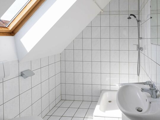 Bad im Dachgeschoss