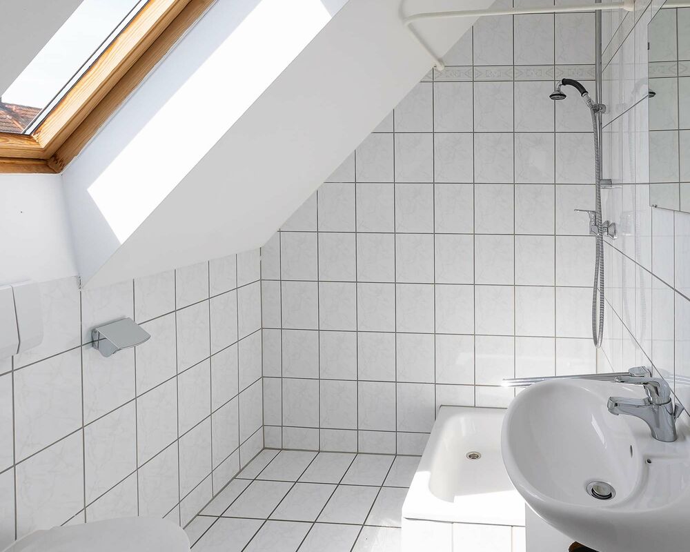 Bad im Dachgeschoss